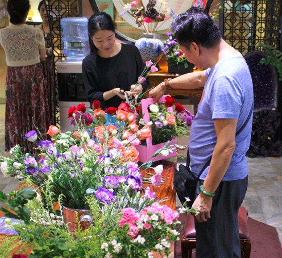 珍石轩天然水晶世家华侨城店花艺DIY活动