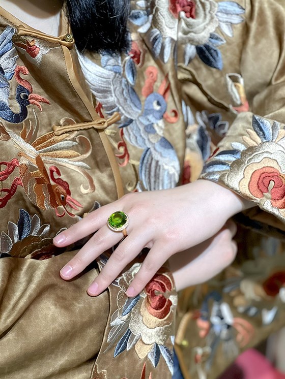 一口价52688元G18K绿碧玺戒指 (3)