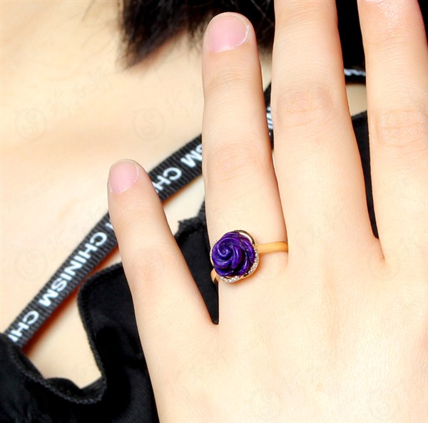 G18K天然皇家紫舒俱来石（苏纪石）戒指