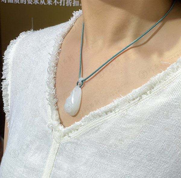 和田白玉莲花多子多福吊坠