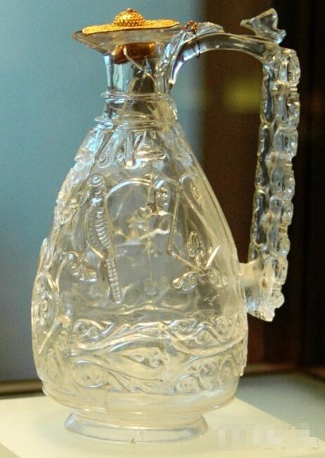 藏于卢浮宫的天然白水晶及金质瓶塞水瓶
