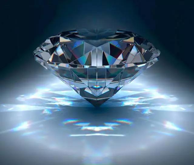 钻石会出现火焰般冷艳、璀璨夺目的美丽光彩