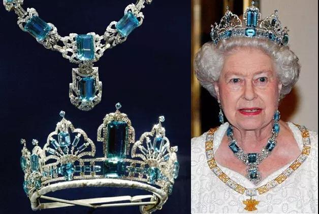 伊丽莎白二世佩戴同款海蓝宝石耳环与项链套装