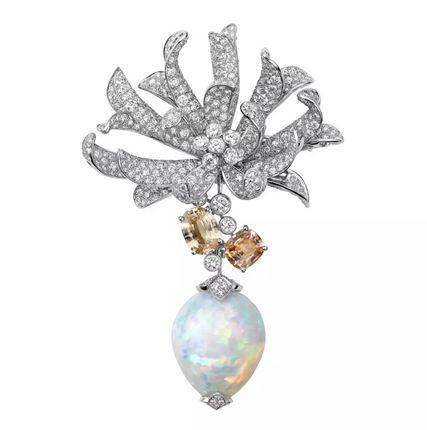 卡地亚高级珠宝Sortilege de Catier 系列铃兰胸针