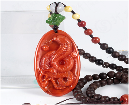 南红玛瑙生肖蛇雕刻件《顺风顺水》