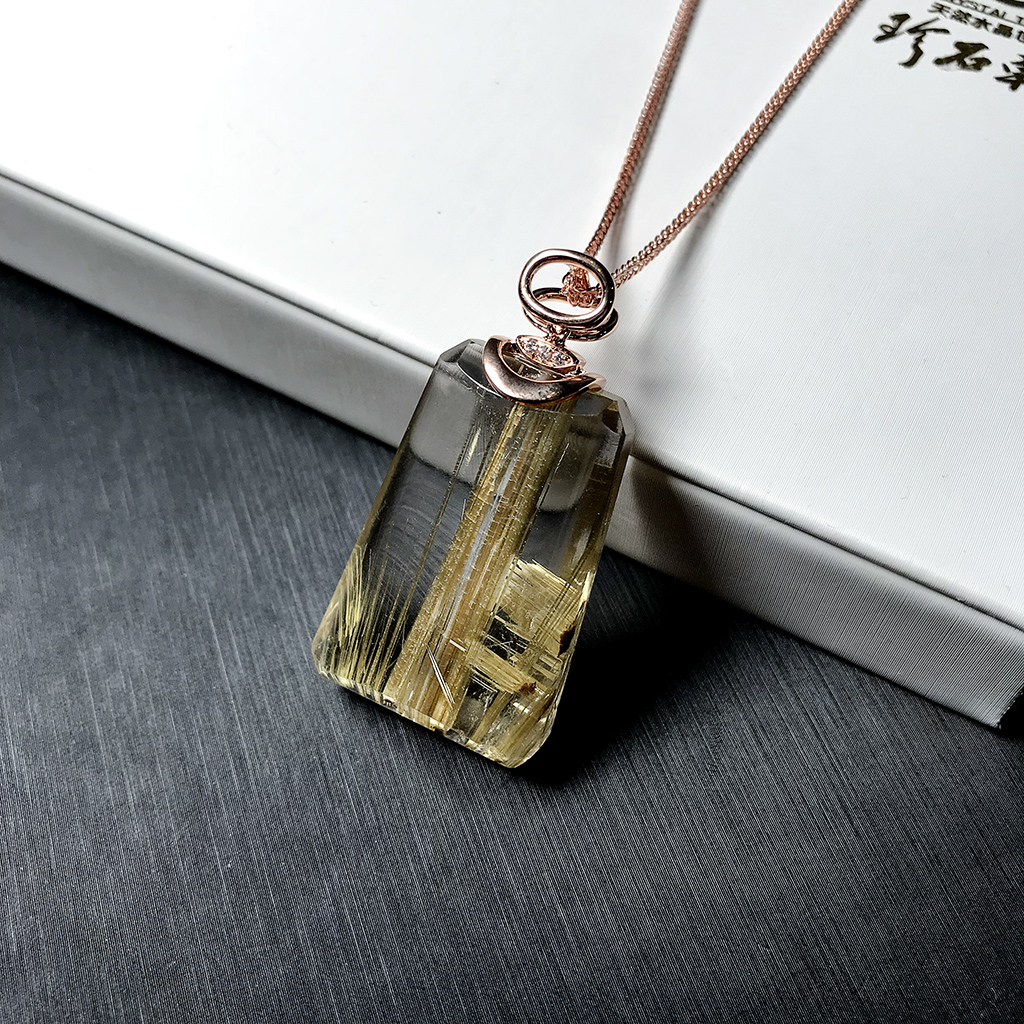 G18K金镶天然钛发晶吊坠一口价42800 (1) G18K金镶天然钛发晶吊坠一口价42800 (1)