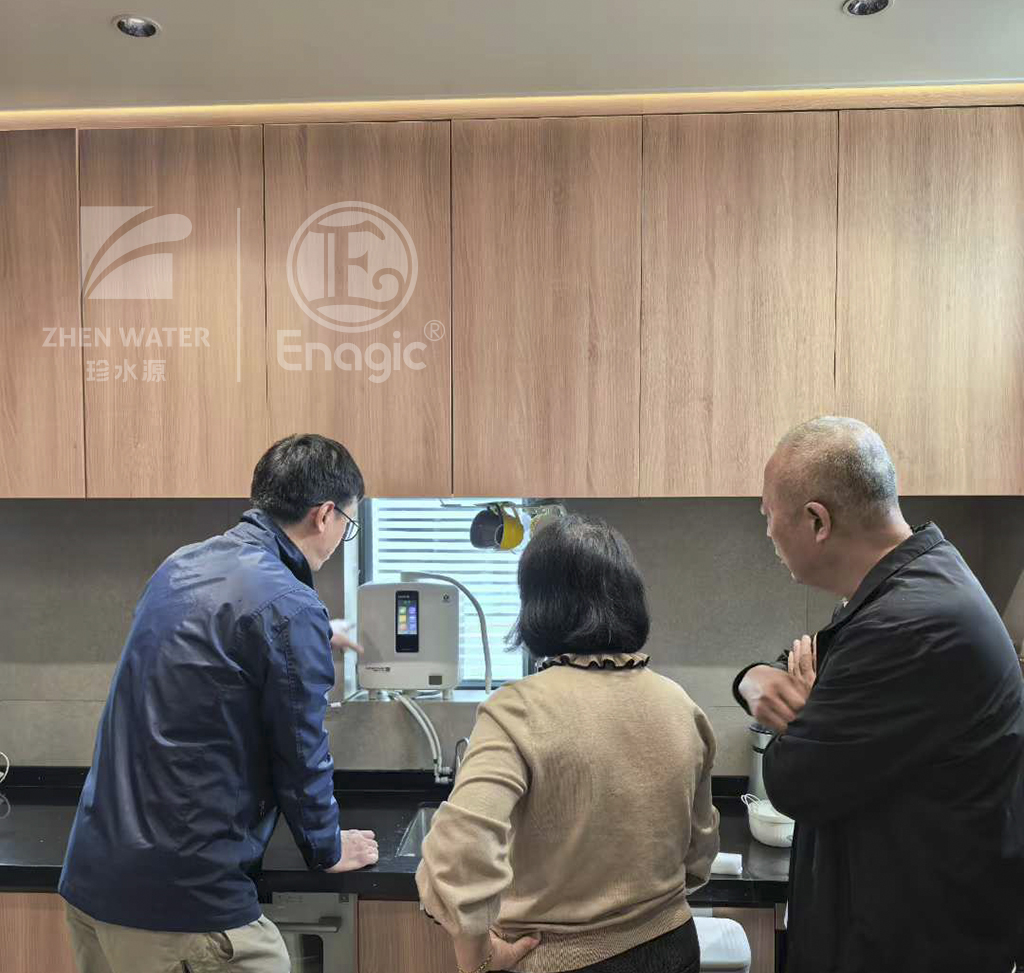 Enagic授权售后师傅上门检测讲解还原水机