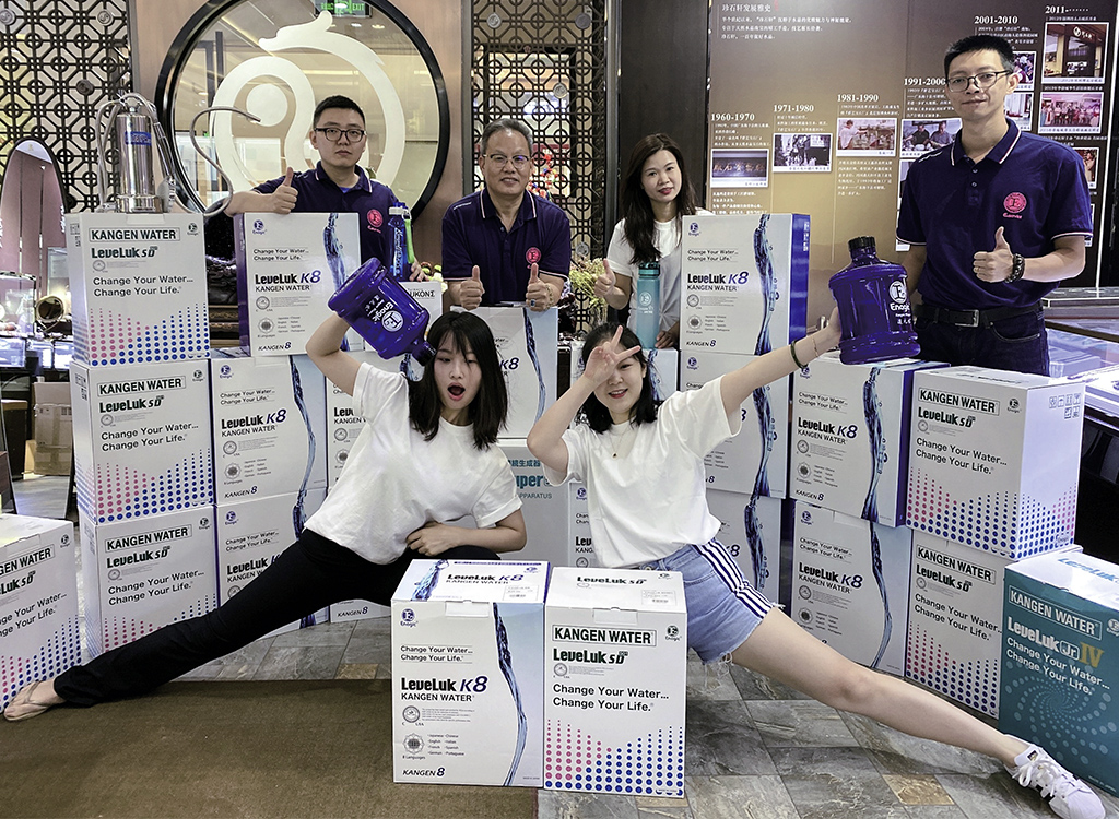 &ldquo;珍石轩&rdquo; 与 &ldquo;珍水源&rdquo; 创始人冯国鑫 还原水团队