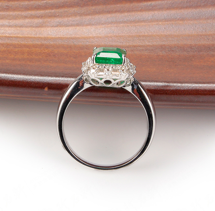 G18K金镶哥伦比亚天然祖母绿戒指(藏品）