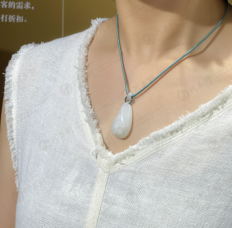 和田白玉莲花多子多福吊坠